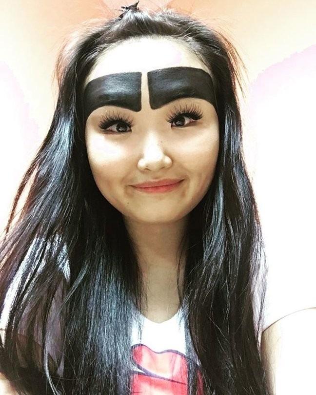 一个网红因为眉毛火了,俄罗斯网红纹眉