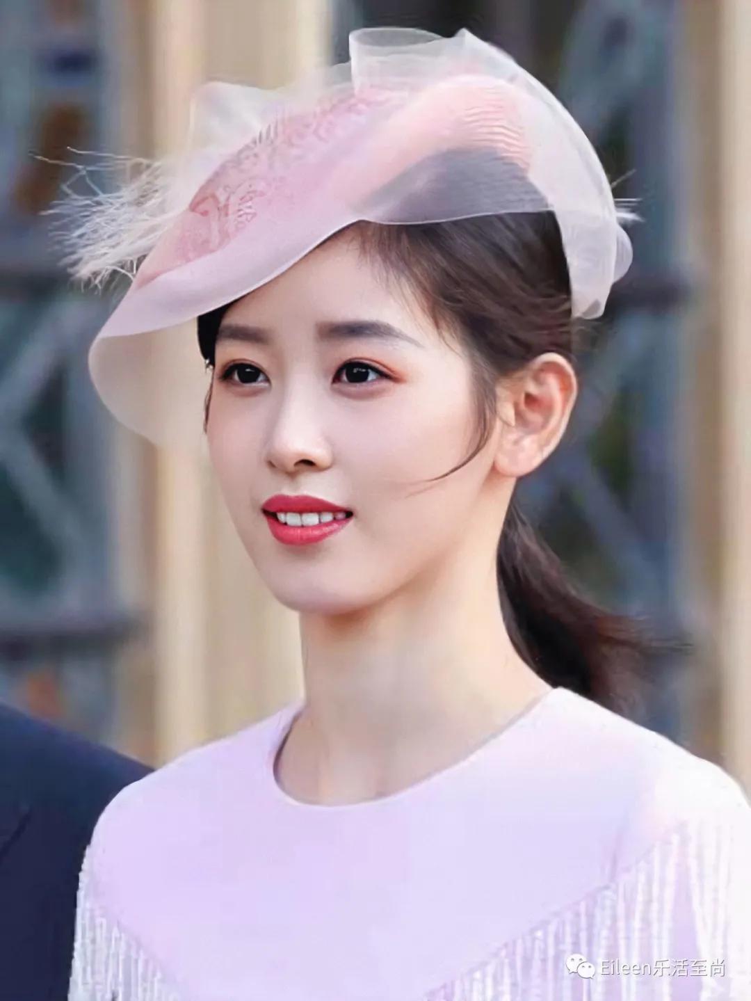 合影被裁？奶茶妹妹的千亿名媛晋级路还有多长？