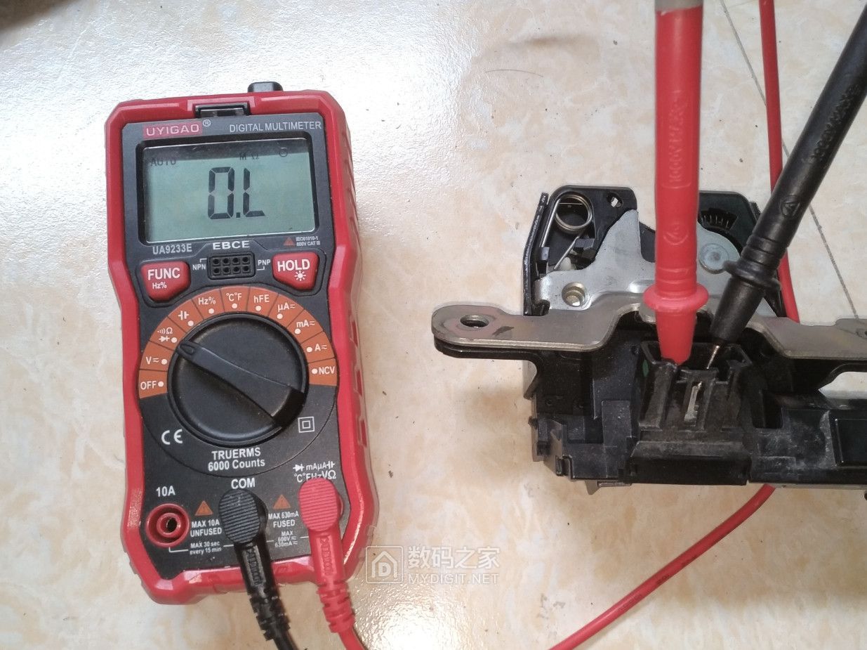 福特嘉年华尾箱关好仪表显示未关,福特嘉年华后备箱锁维修