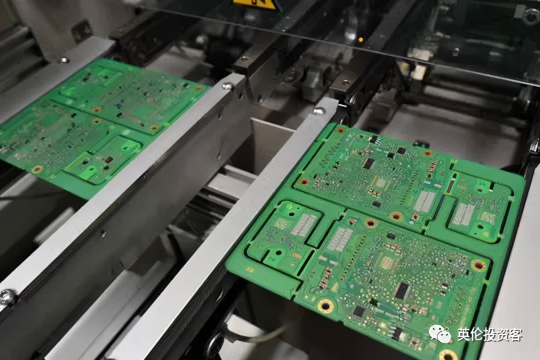 英格兰进球球迷疯狂欢呼,英格兰球迷疯狂庆祝淘汰德国