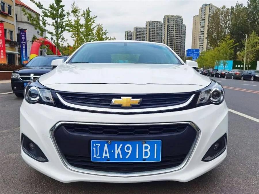 雪佛兰迈锐宝2.0白色黑顶街拍,雪佛兰迈锐宝拆车测评