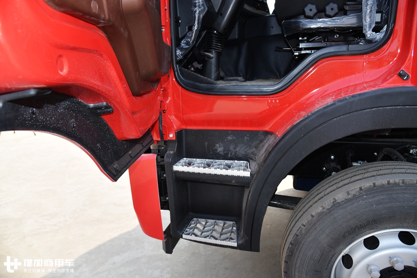 格尔发7.8米厢式货车自重,自重7.5吨牵引车