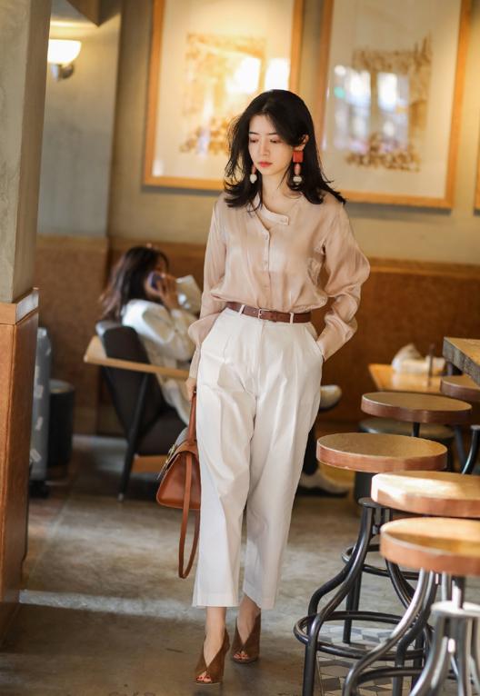 长相惊艳的女人穿搭技巧,显老的人如何穿搭女