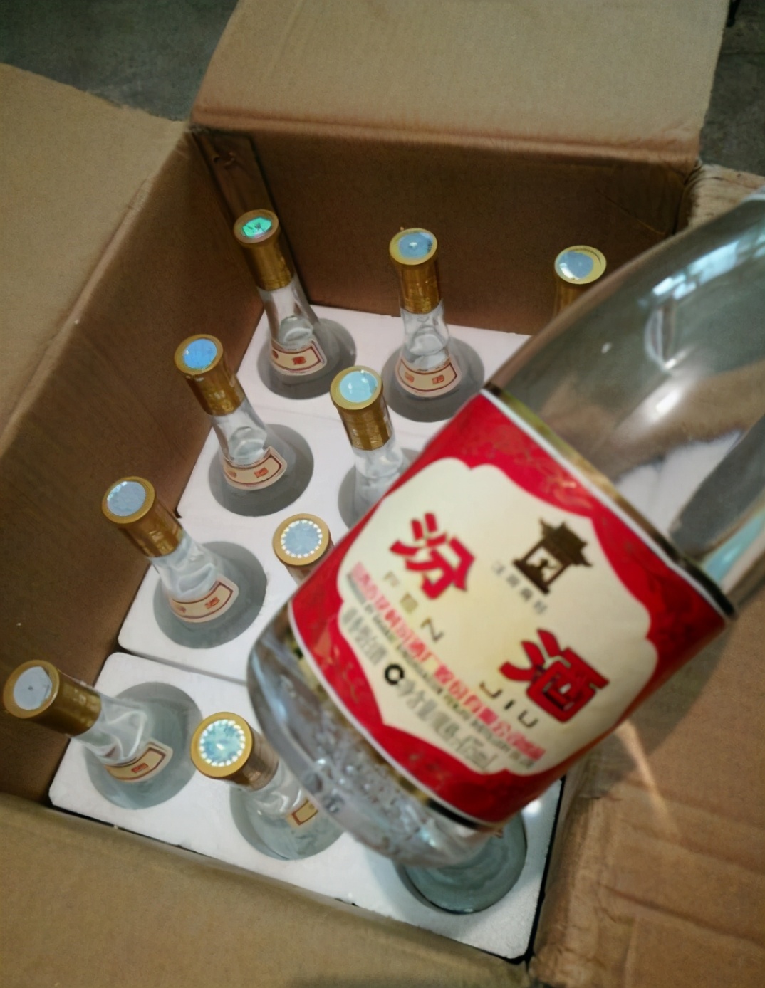 同为汾酒嫡系，为何黄盖玻汾稳压红盖玻汾？真长见识了