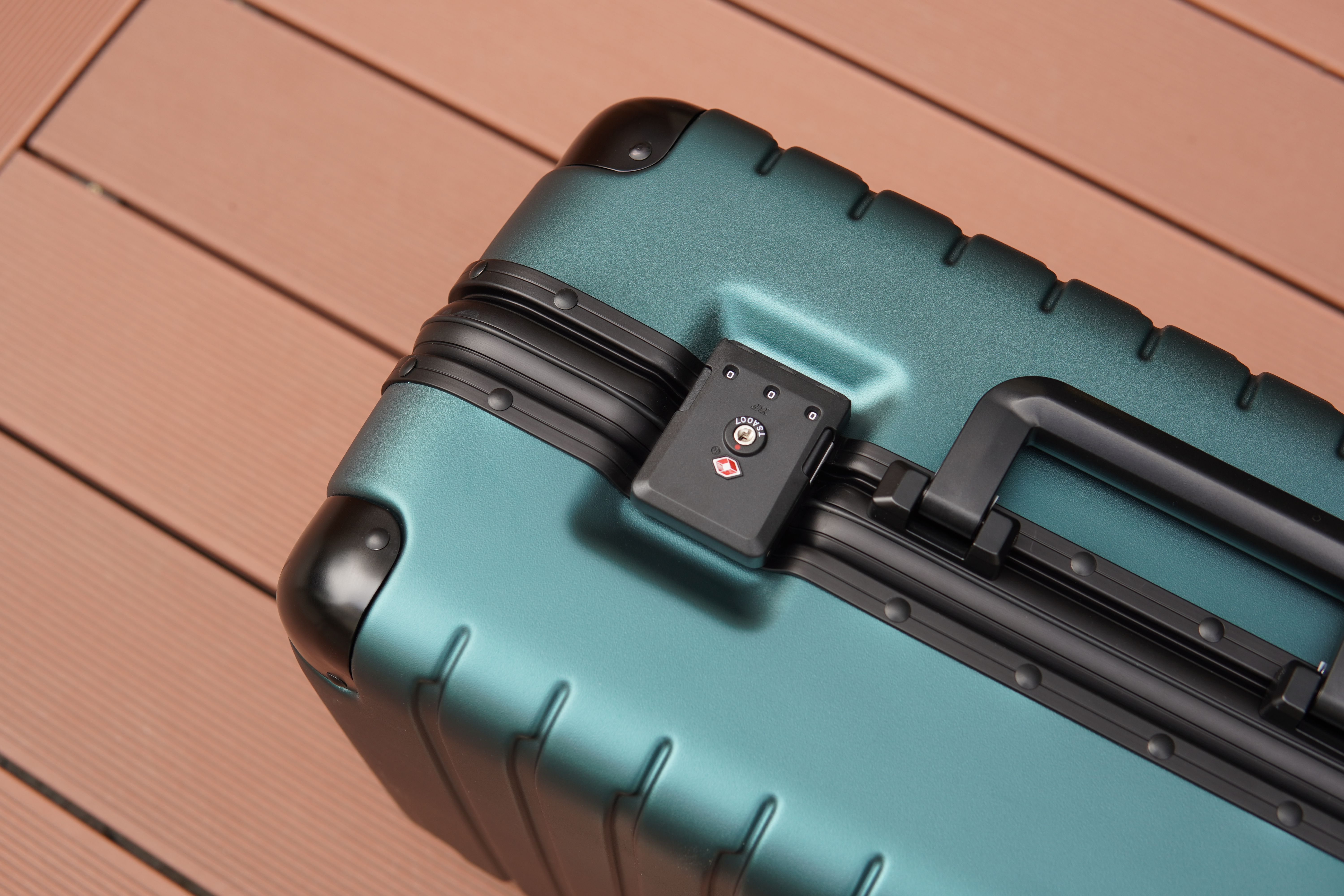 双十一即将来临，悠启多立克框体旅行箱上手简评