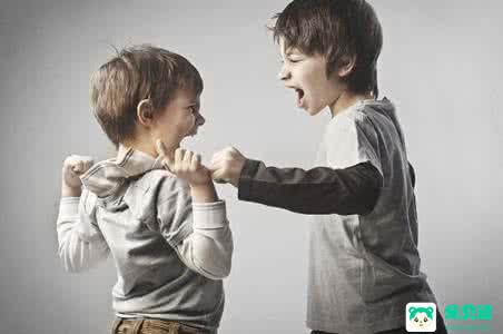 2岁孩子推人打人是怎么回事,有关推人打人幼儿教育视频