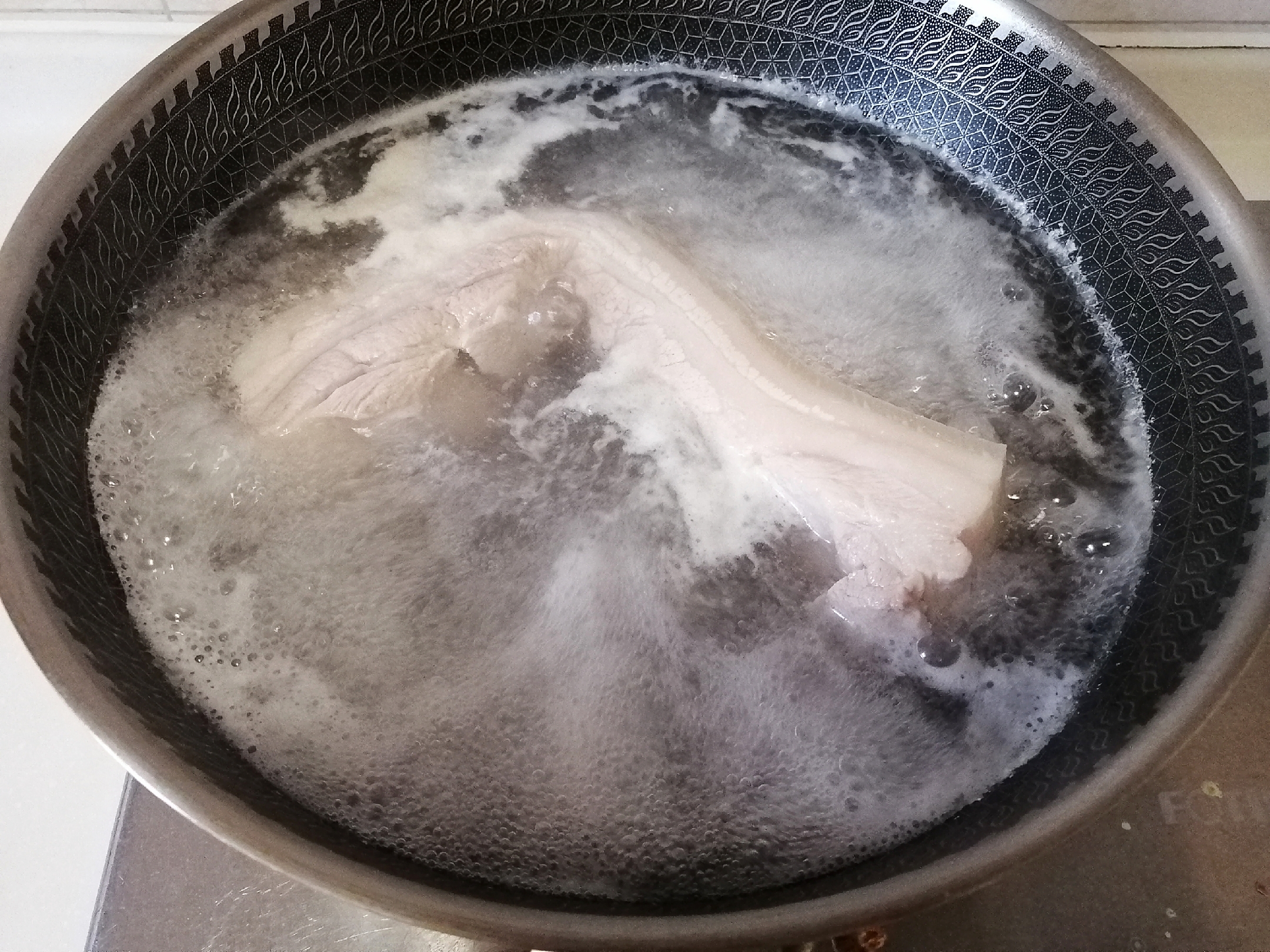 五花肉怎么炖才能软烂又不热气,五花肉烧苦了怎么办