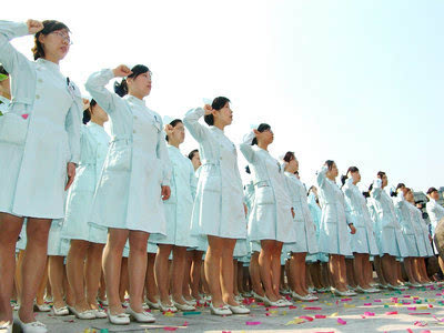 想进医院当护士,想进医院当个护士应该找谁