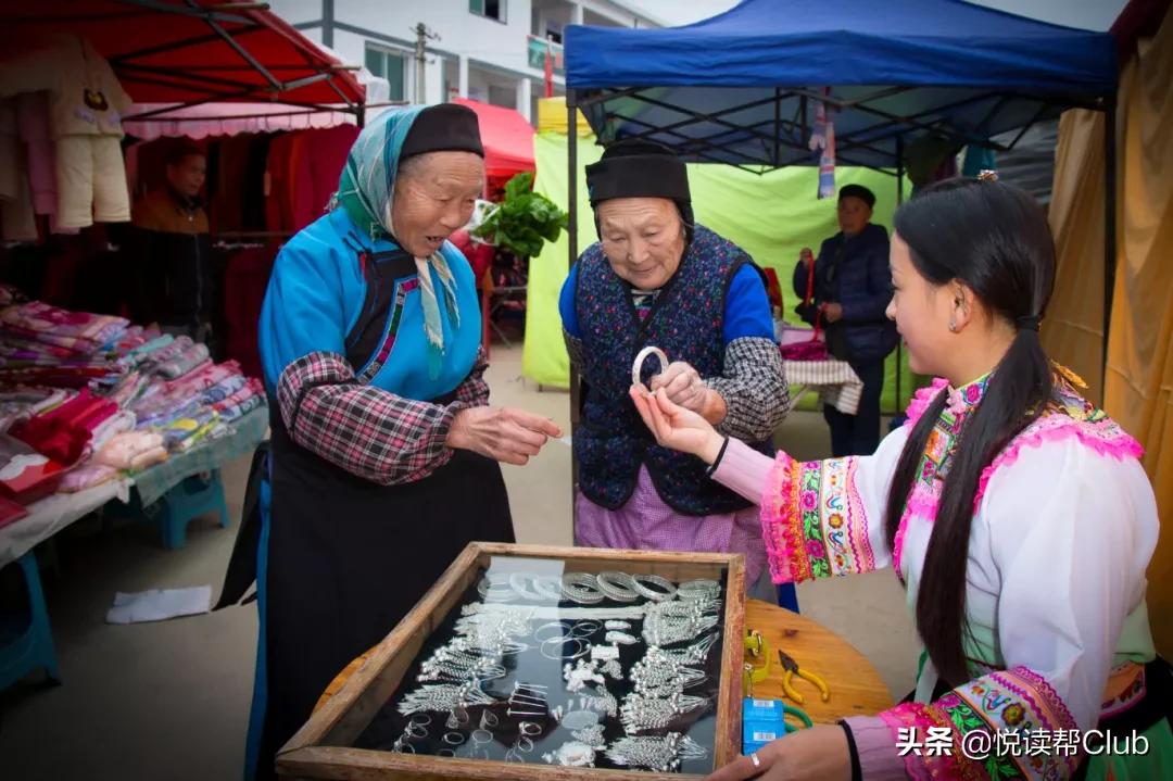 安顺风物|用一锤一凿守护一门手艺：安顺九龙屯的“银匠世家”