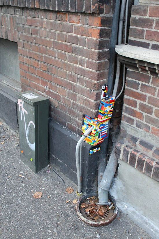 儿子不要的乐高，拿来修复墙角的坑坑洼洼，国外这位老爸可真牛