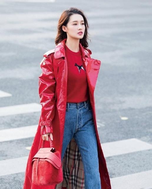 李沁穿搭粉色羽绒服秋冬,李沁穿羽绒服长款