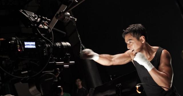 健身吴彦祖腹肌展示,吴彦祖健身恢复6块腹肌