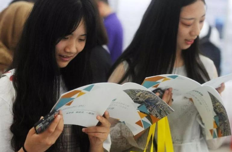 同样是大专文凭有什么区别吗,高等专科和职业技术学院哪个好