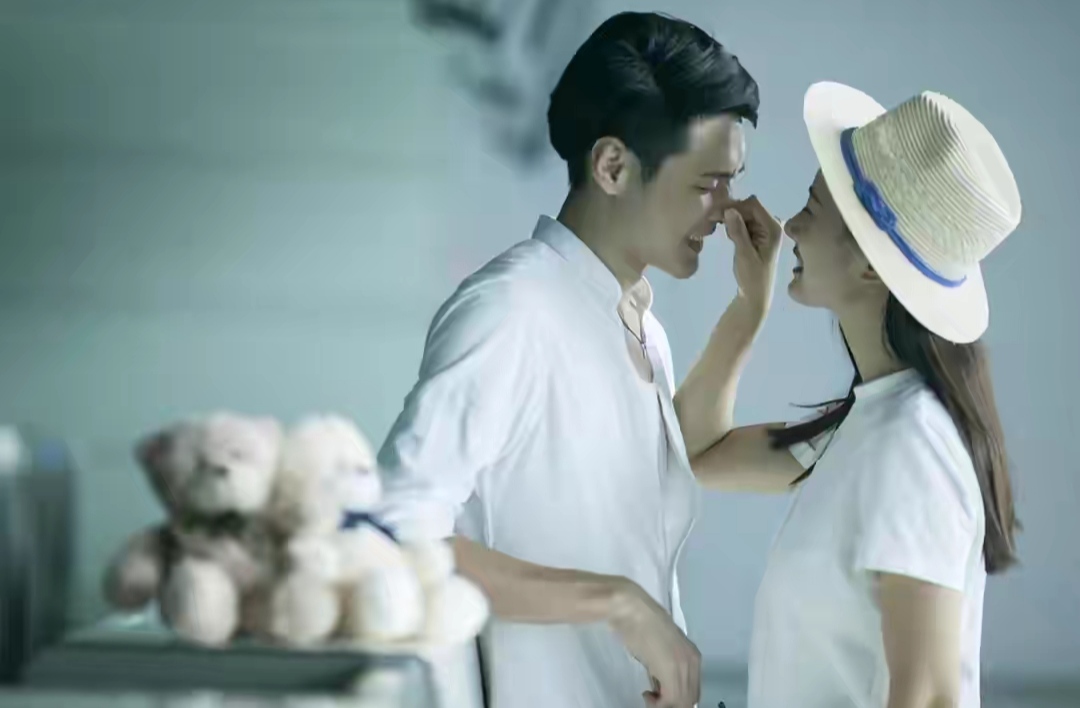 女孩恋上已婚男怀孕后被残忍抛弃,已婚男爱上年轻姑娘意外怀孕