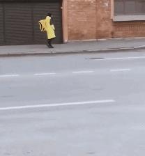 俄罗斯小哥花式送外卖,俄罗斯小哥花式送餐