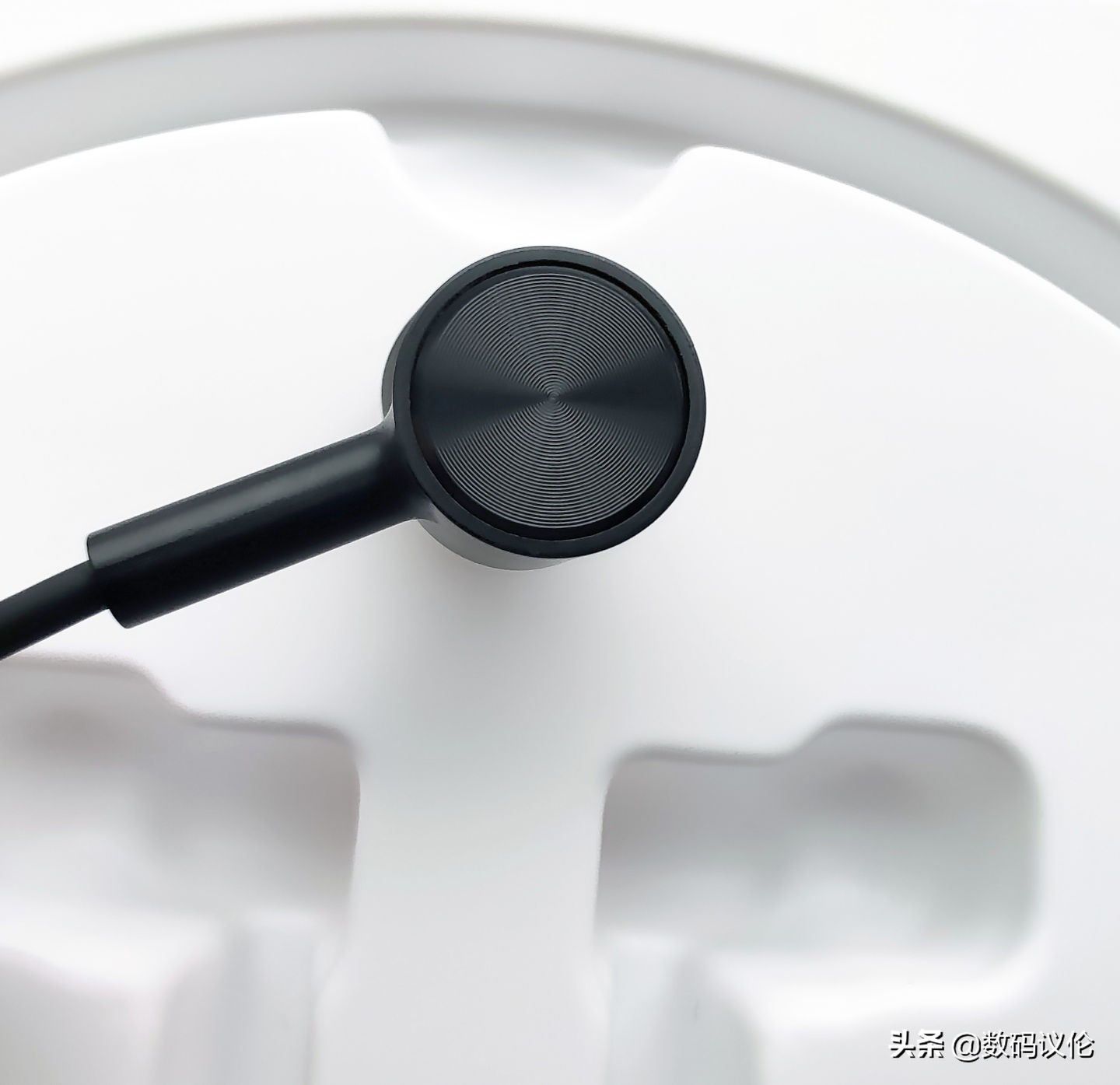 小米项圈耳机linefree和青春版,能吃鸡的蓝牙耳机小米linefree