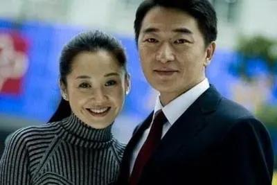 “京圈公主”猎男记：从不跟穷人恋爱，52岁为何至今未婚？