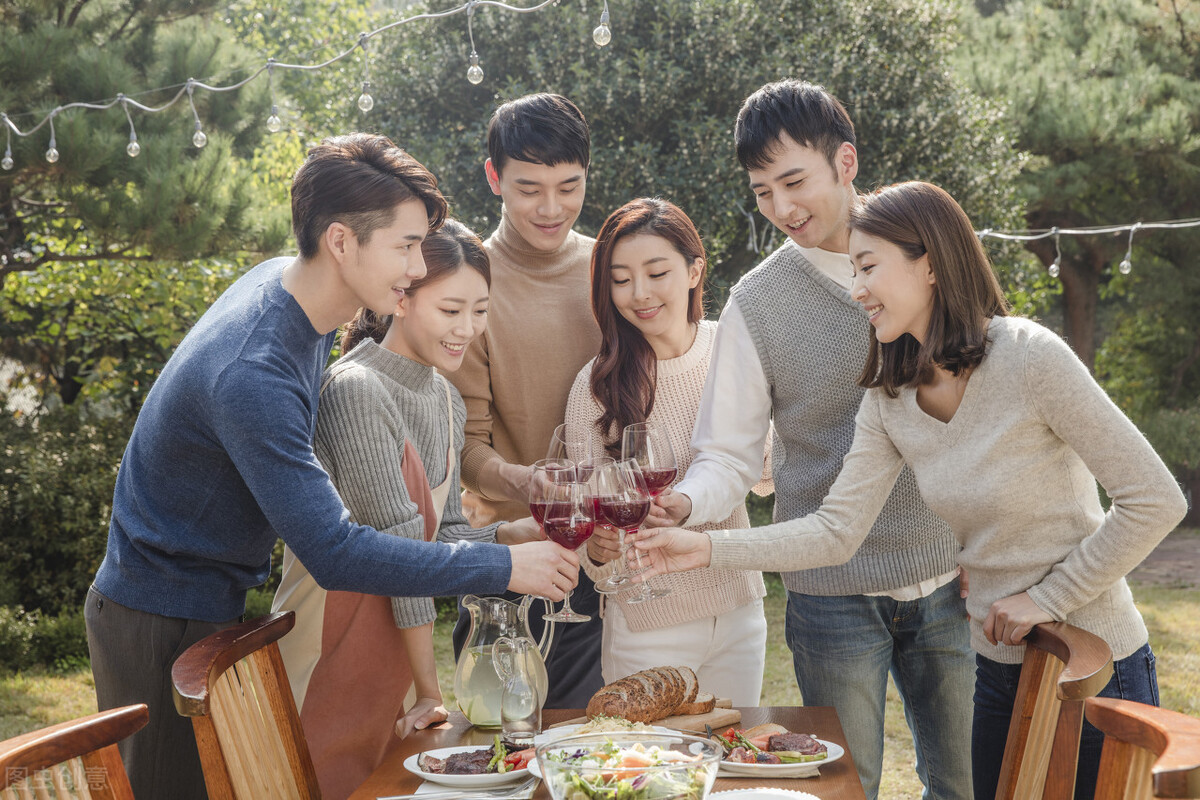 清明小长假,老婆娘家九口来我家聚会,结果把我两年的婚姻聚散了