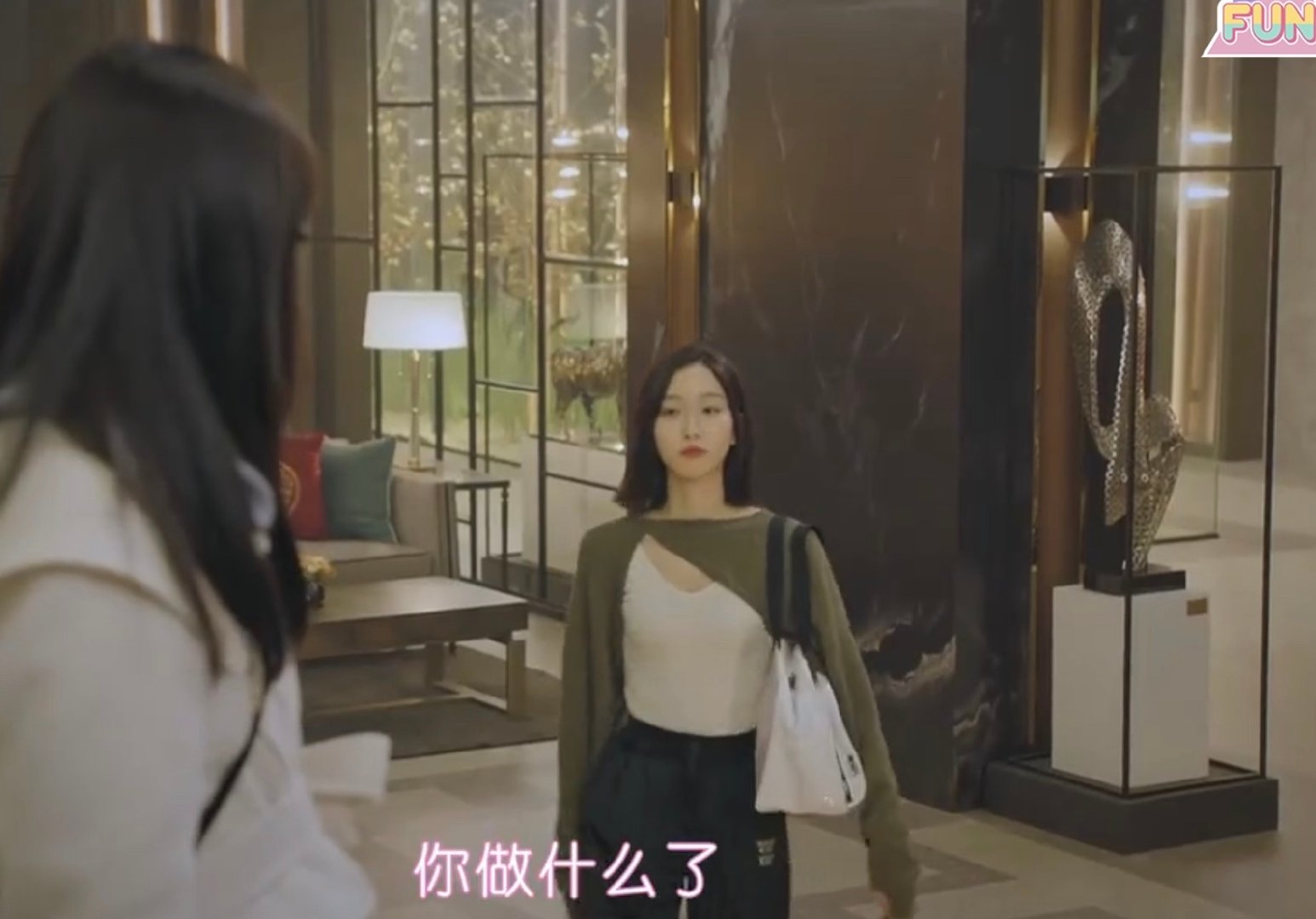 看了《顶楼2》,又发现一个“疯批美人”衣品开挂,每套都超想要