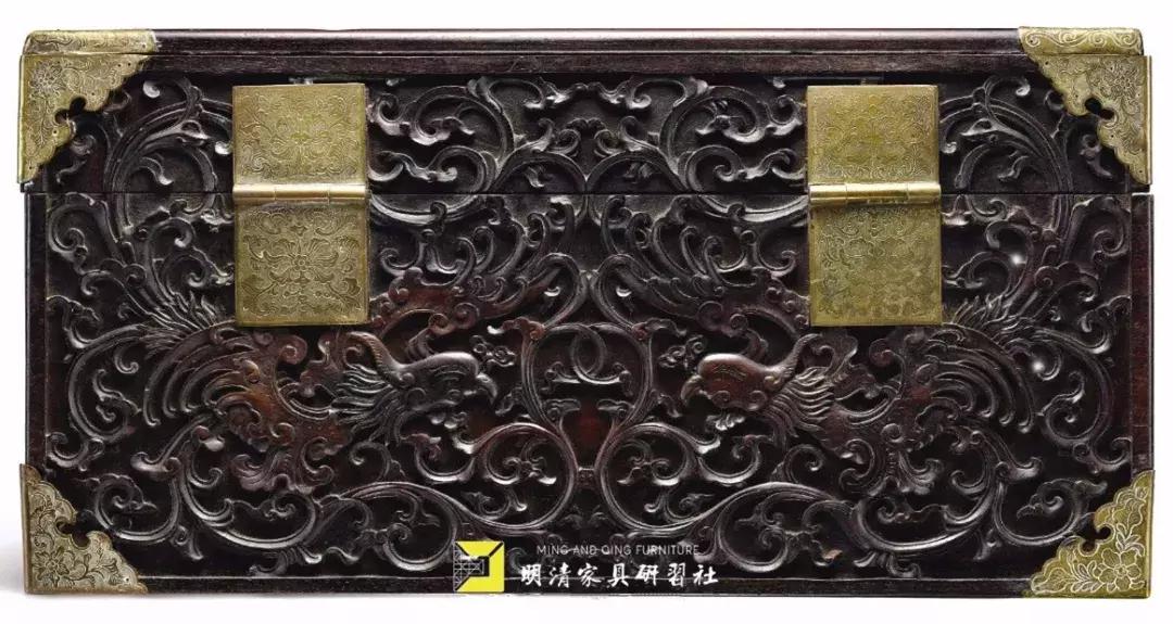 明清家具展厅灯光设计,明清家具铜蝙蝠配饰