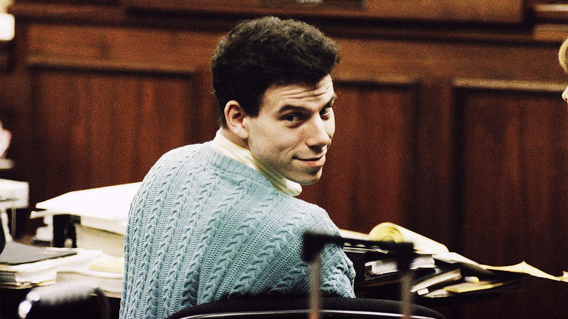 1989年,美国富豪家中睡觉被杀,警察全力侦破,凶手竟是他的儿子