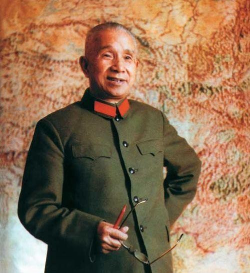 王耀武特赦出狱，周恩来帮他找到家人，女儿却递给他一纸离婚协议