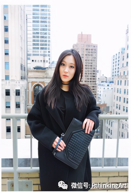 什么?荣思内有练习生在跳舞