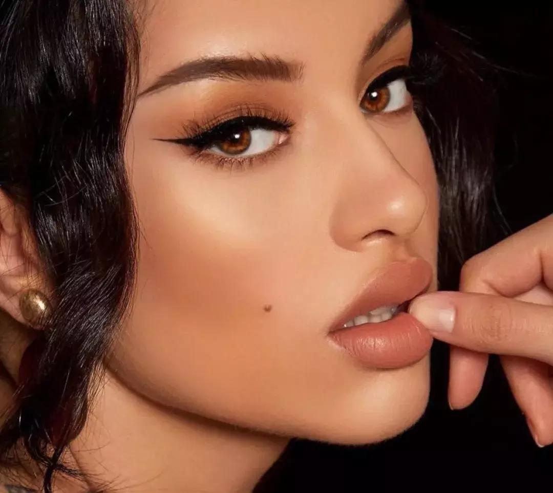 厚嘴唇有多美,厚嘴唇也很好看的女生