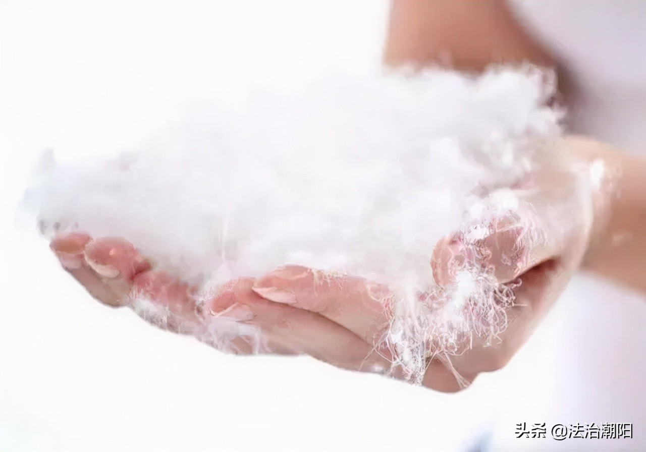 羽绒服越薄越好还是越厚越好,羽绒服穿得越厚越好吗