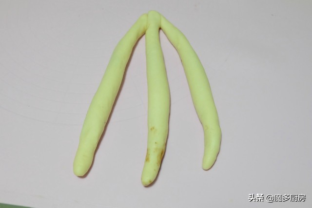 新手做面包用手揉面哪种方法简单,如何揉面发酵做面包