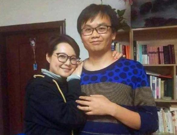 效法伏明霞嫁大20富商，老公曾和袁立同居12年，张怡宁如今怎样？