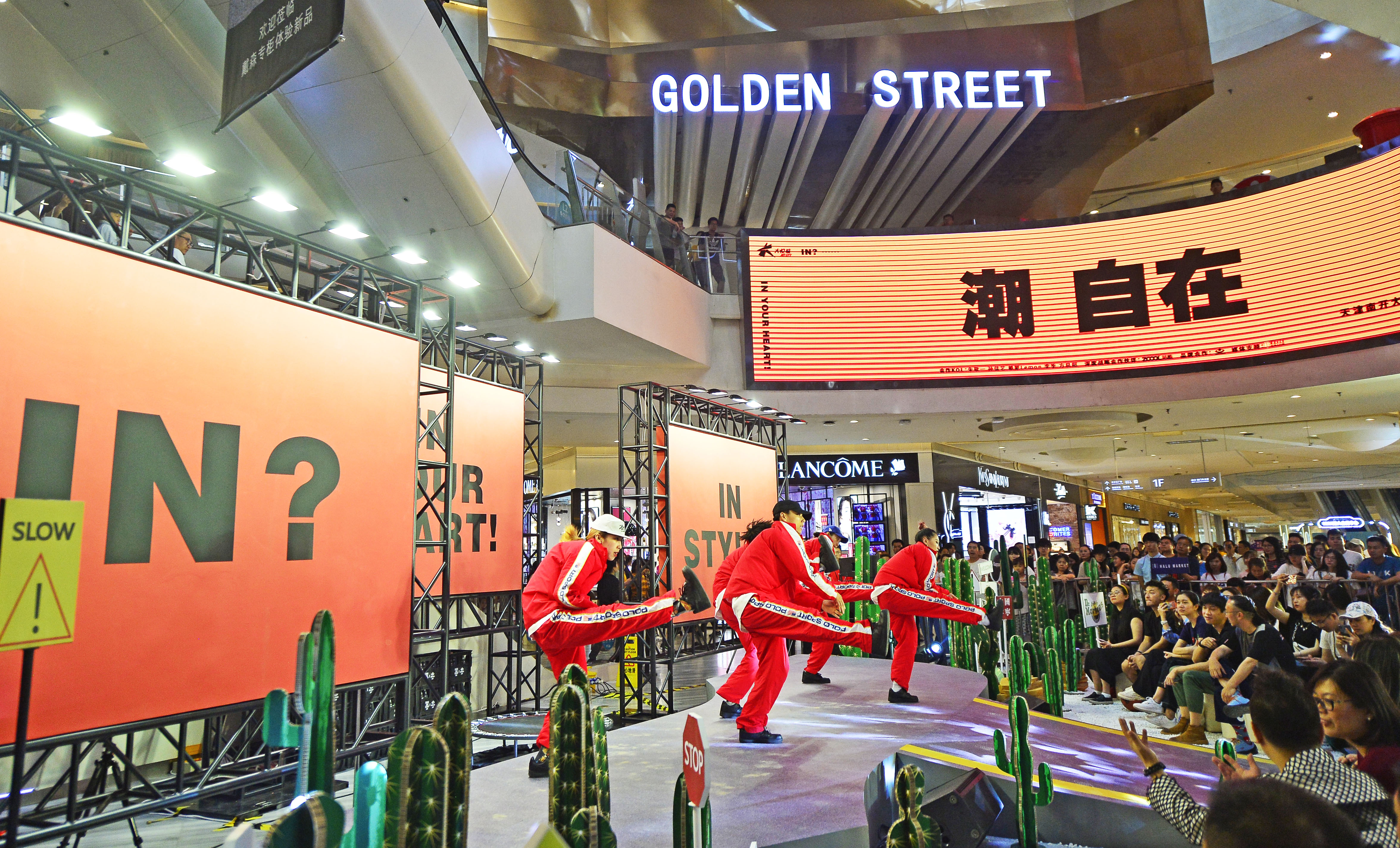 一波广告牌引爆天津，高街硬核登场玩转神级营销