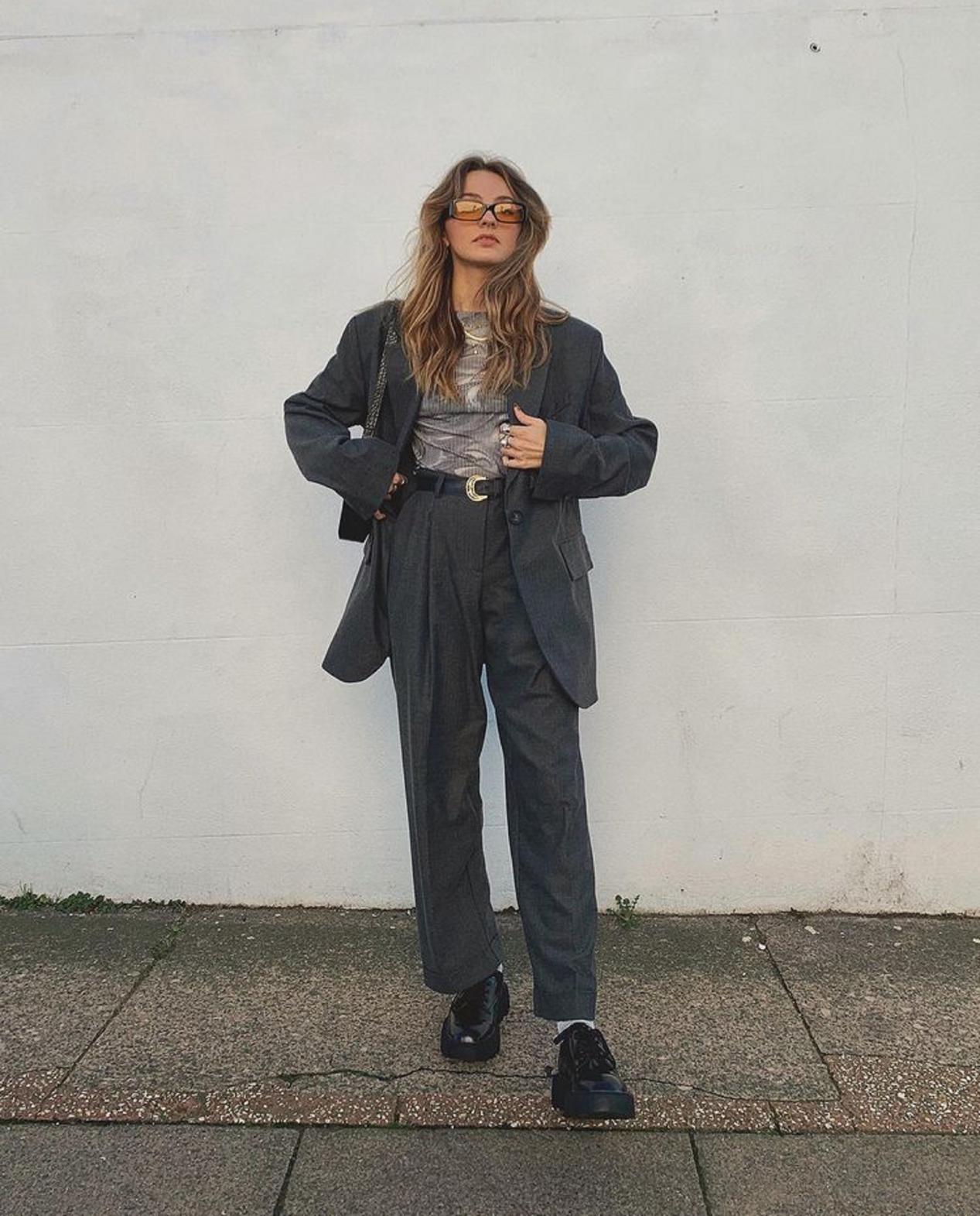 收起你的白球鞋,今年最流行的鞋子洞洞鞋