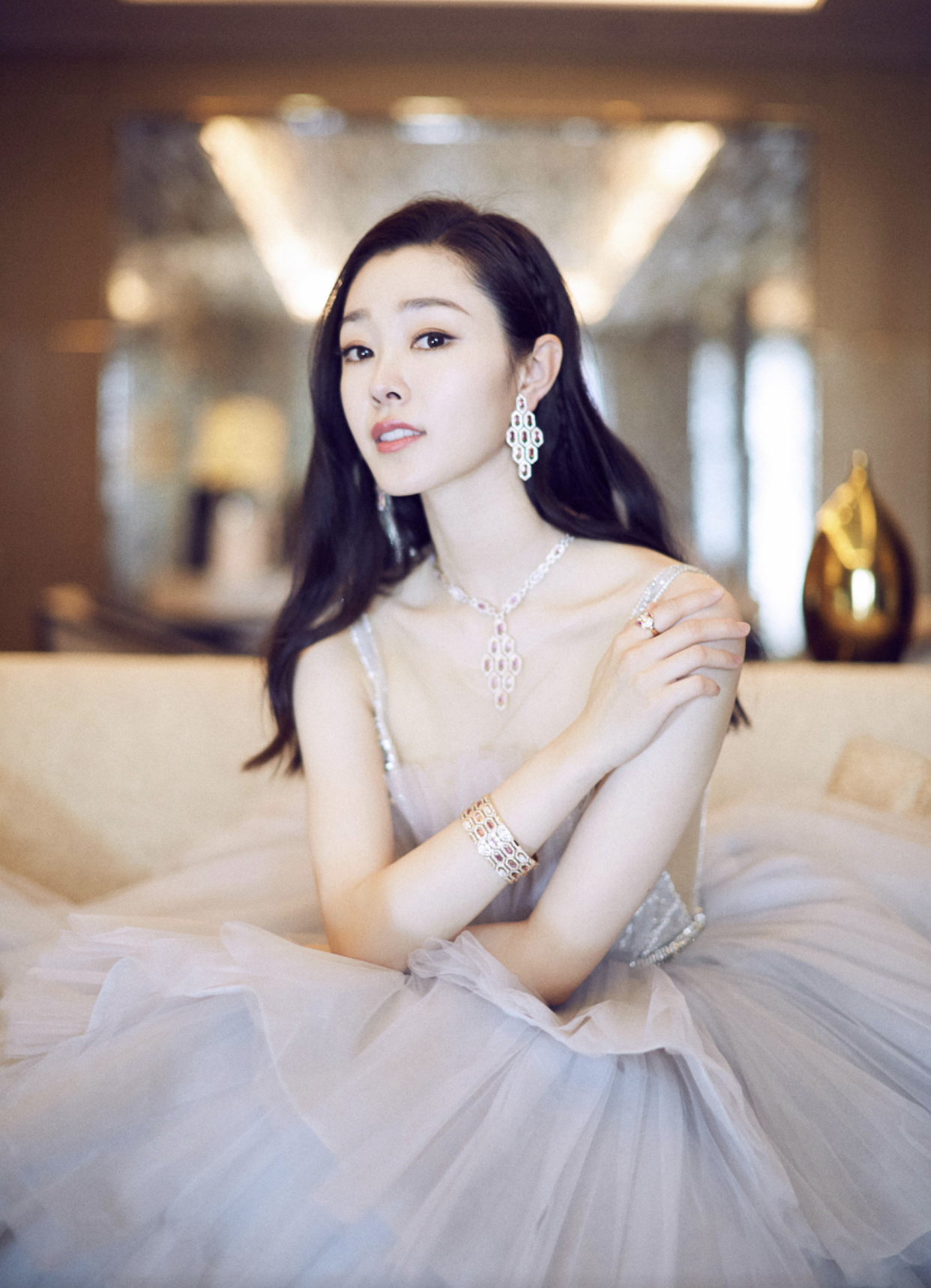 真正的美人胚子，脸上都有这5个特征，占2个以上就是女神本人