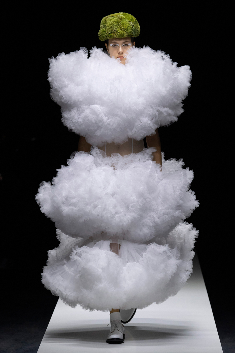 盘点四大时装周那些看不懂的奇葩设计，这15个品牌谁才是一号怪咖