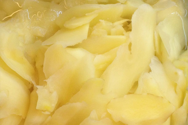 为什么到秋天孩子爱打喷嚏流鼻涕,小孩一到秋冬就流鼻涕是怎么回事