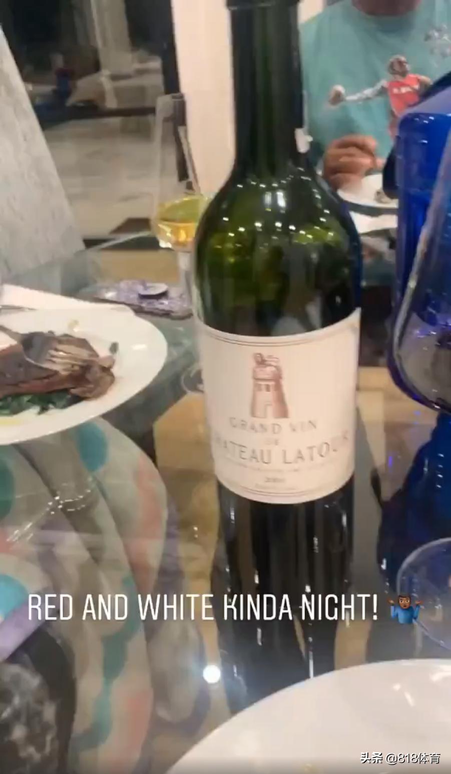 詹皇祖孙3代共进晚餐!开2瓶葡萄酒庆祝,餐后陪老丈人打扑克不来钱