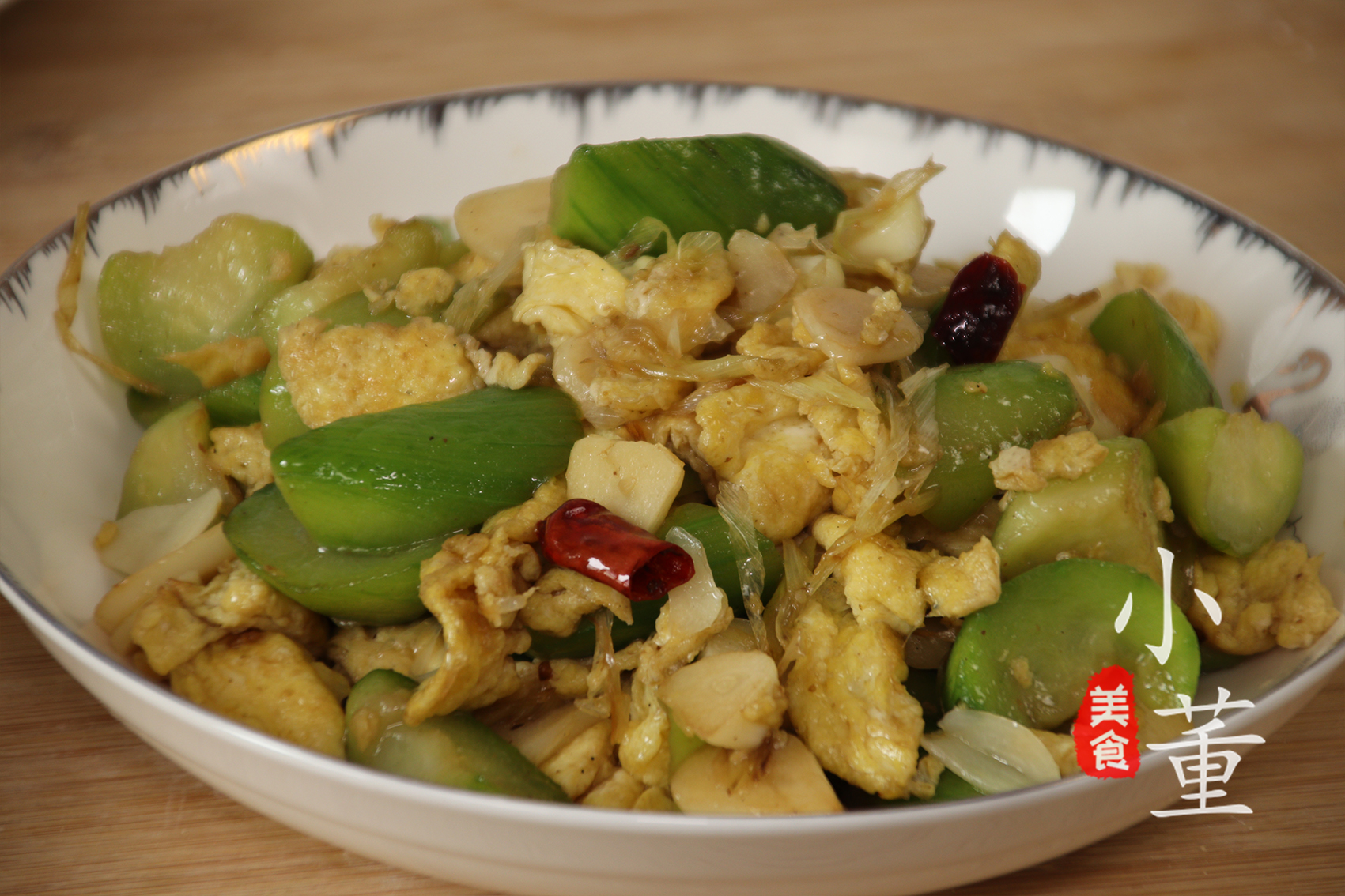 炒丝瓜总是出水？大厨教你1招，保证丝瓜鲜嫩入味不出水