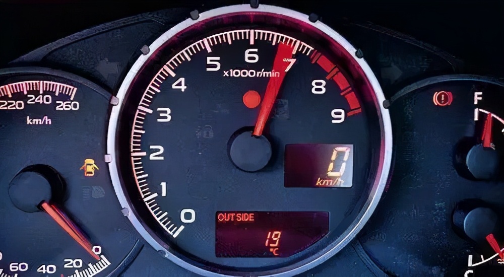 把汽车踩爆了容易吗,把车踩爆缸