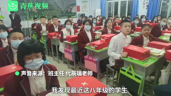 给孩子买鞋三大忌,给孩子买鞋买正好的还是买大点的