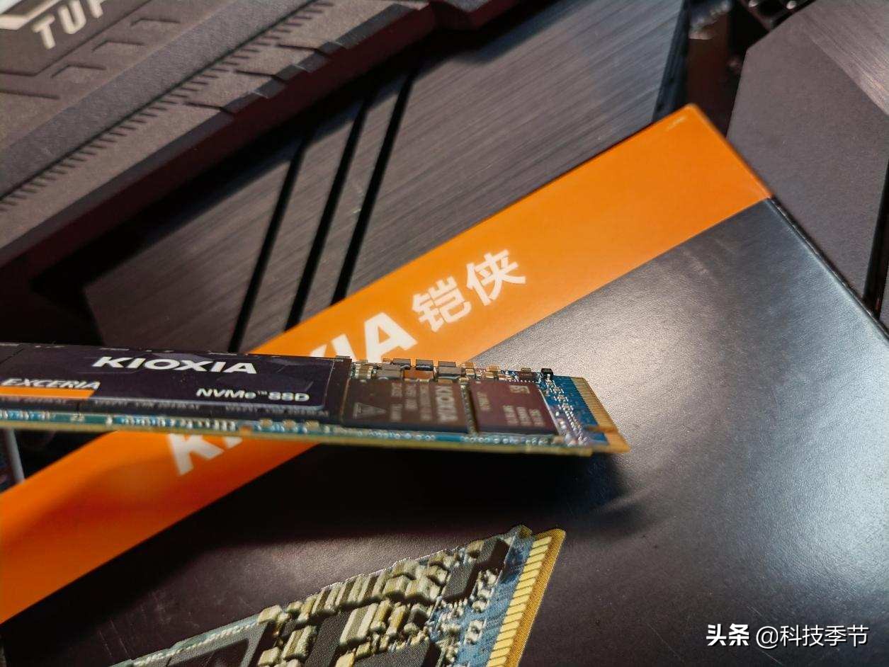 铠侠rc10ssd跑分,铠侠rc10固态硬盘散热片怎么装