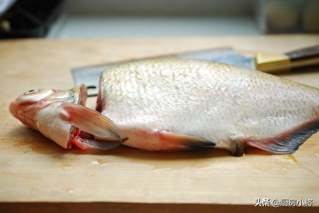 年夜饭鱼菜谱大全及做法,不可错过的年夜饭孔雀开屏鱼