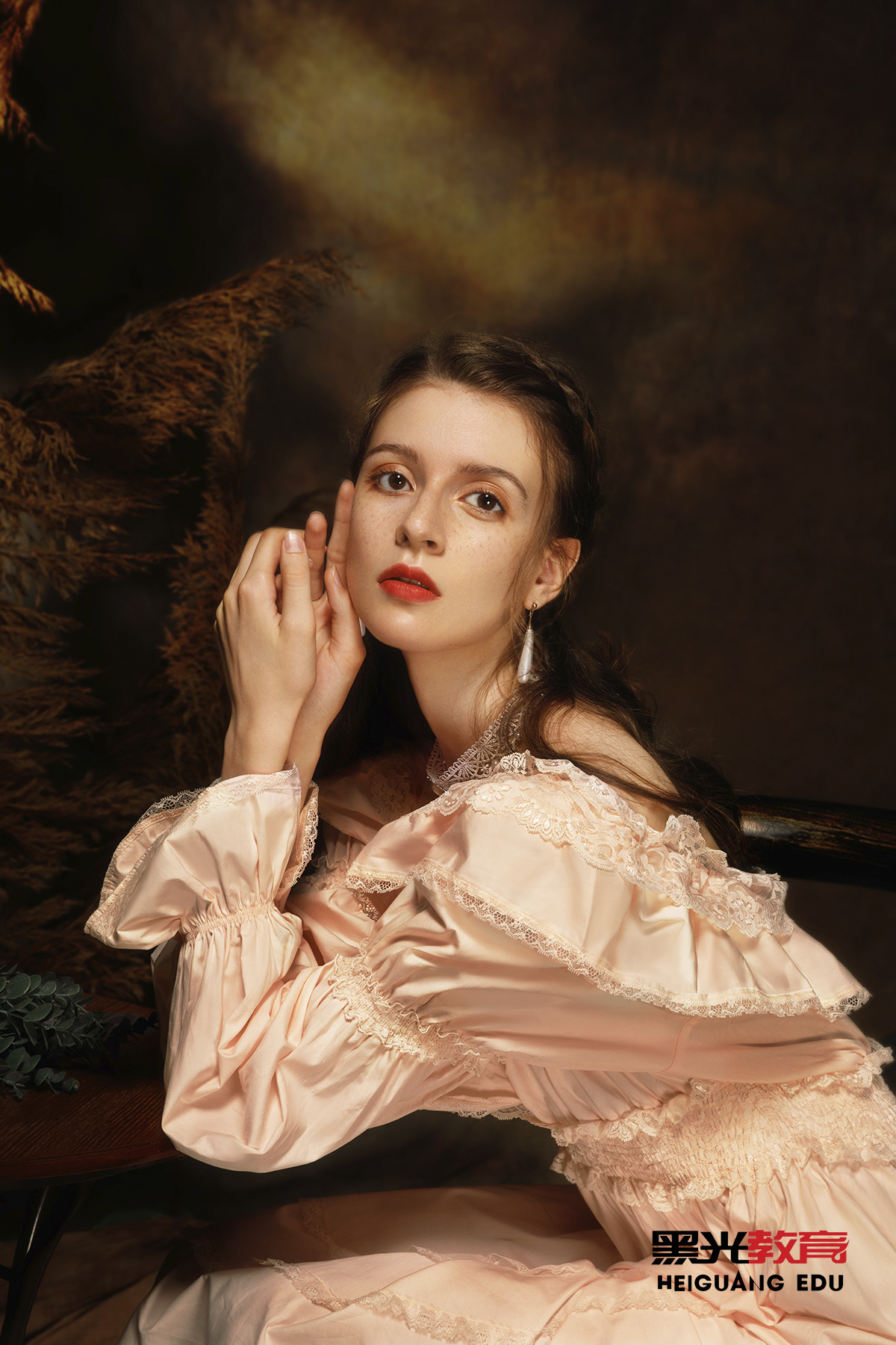 学摄影一年大概要花多少钱,零基础学习摄影到就业要多少钱