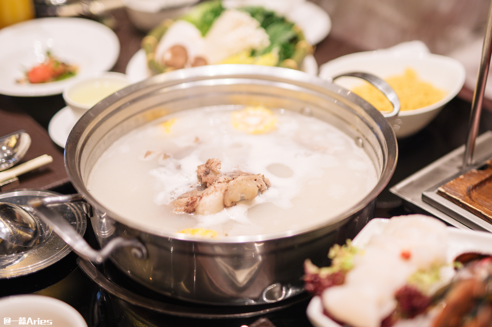 来澳门感受一下紫醉金迷,澳门一天游必去的美食街