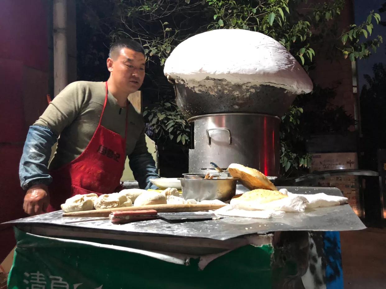 郑州夫妻卖肉夹馍,河南的夫妻卖烧饼