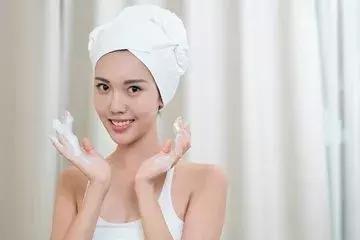 皮肤粗糙毛孔粗大暗黄怎么解决,皮肤干燥毛孔粗大如何改善