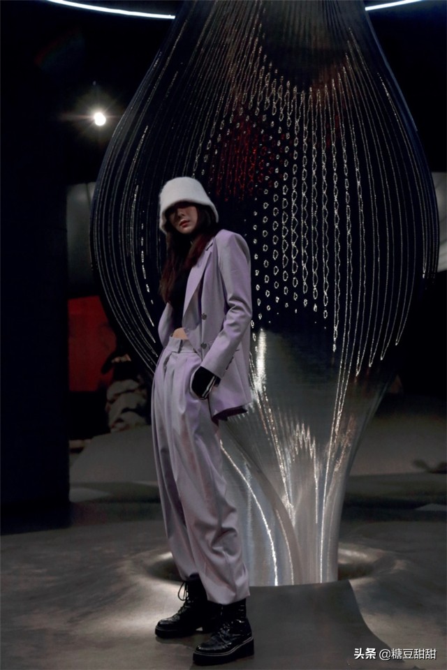 马丁靴怎么搭配才更有高级感,马丁靴的三种不同风格搭配