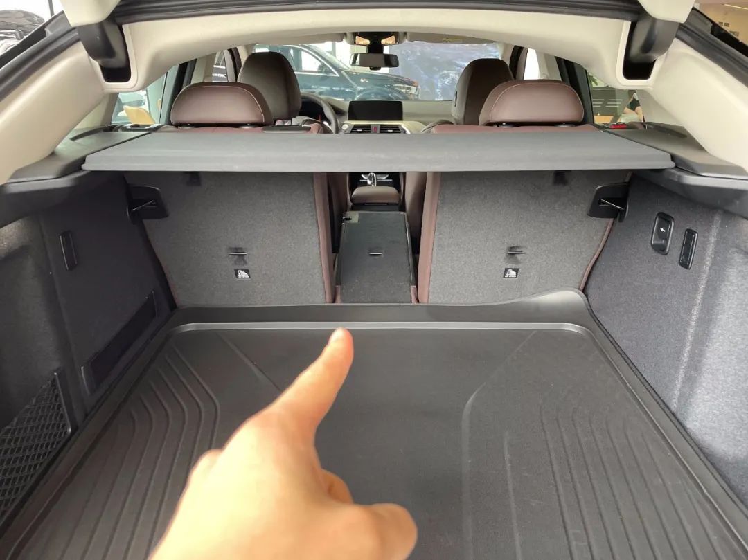 暴雨天气车辆落水自救,遇到暴雨在车内如何自救