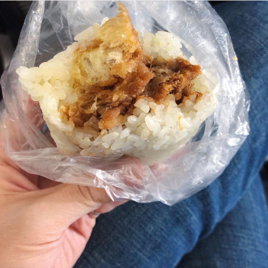 连饭团也开始“卖萌”了,你看它们的眼神,就问你舍不舍得下口?