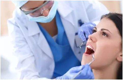 戴牙套不一定变好看,拔牙后戴牙套难看怎么办